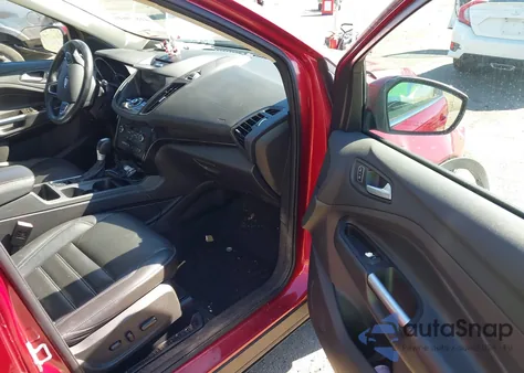 2017 Ford Escape Titanium из США, поврежденный, VIN 1FMCU9J93HUC71671